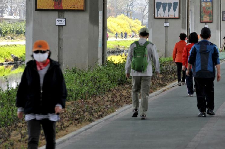 서대문구 '홍제천 스마트 둘레길 따라 나 혼자 걷기' 챌린지 진행