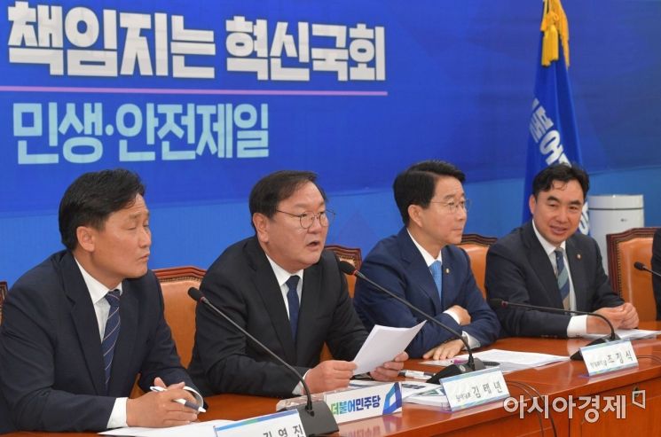 김태년 더불어민주당 원내대표가 12일 국회에서 열린 원내대책회의에 참석, 모두발언을 하고 있다./윤동주 기자 doso7@