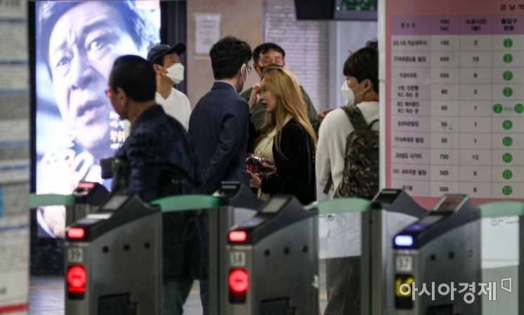 [포토]오늘부터 서울 지하철 혼잡시간 마스크 착용 의무화
