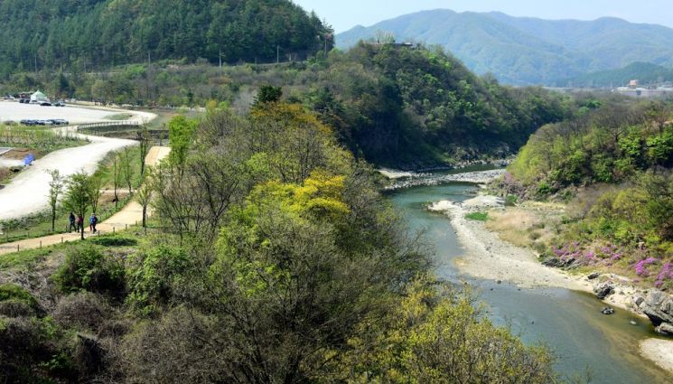 [조용준의 여행만리]신비ㆍ웅장ㆍ시간 여행, 한탄강 주상절리 '벼룻길'