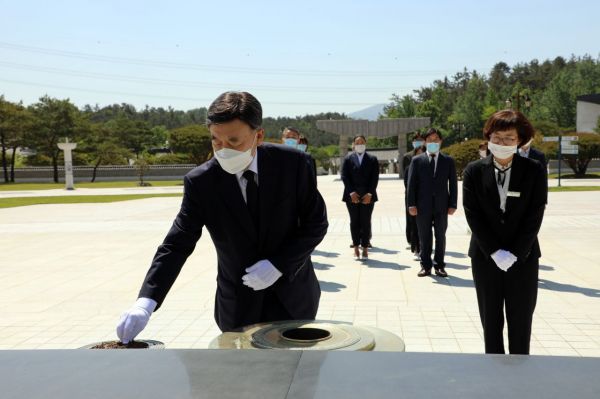 조선이공대, 국립 5·18민주묘지 참배