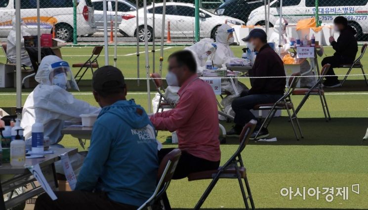 [포토] 선별진료소 찾은 미추홀구 주민들