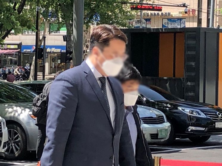 '김봉현 도와 수백억 횡령' 향군 상조회 전 임원들 영장실질심사 출석