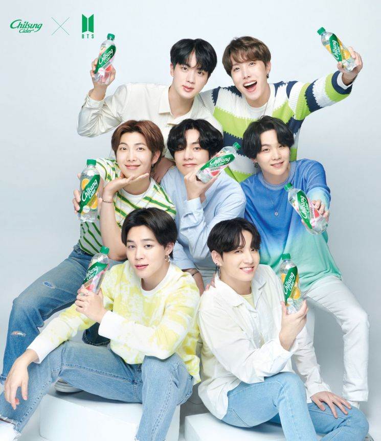 "BTS 잡아라" 모델 효과 '56조 가치'…사이다 마시는 방탄소년단