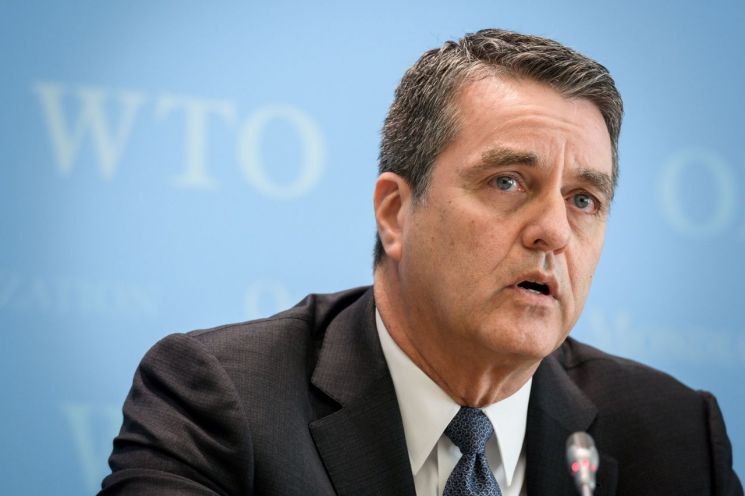 호베르투 아제베두 세계무역기구(WTO) 사무총장이 2018년 4월12일 제네바 WTO 본부에서 기자회견에 참석한 모습. 아제베두 사무총장은 지난달 14일 임기 1년을 앞두고 사임 의사를 표명했다.(사진=AFP연합뉴스)