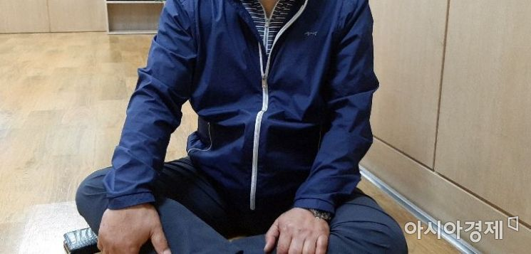 13일 오후 서울 노원구 상계백병원에 마련된 故 최희석 씨 빈소에서 유족이 갑질 방지법인 '최희석 법'에 대해 설명하고 있다. 사진=한승곤 기자 hsg@asiae.co.kr