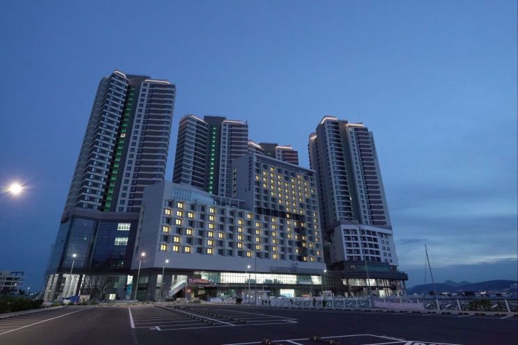 한화 '포레나 여수웅천' 코로나19 극복 위한 점등 캠페인 동참