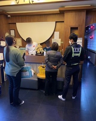 목포시는 코로나19 확산 방지를 위해 유흥시설 점검을 한층 강화하고 있다. (사진=목포시 제공)