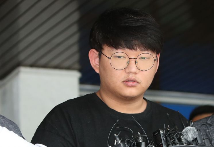 '갓갓' 문형욱과 함께 피해자 협박·성착취물 제작한 20대 구속