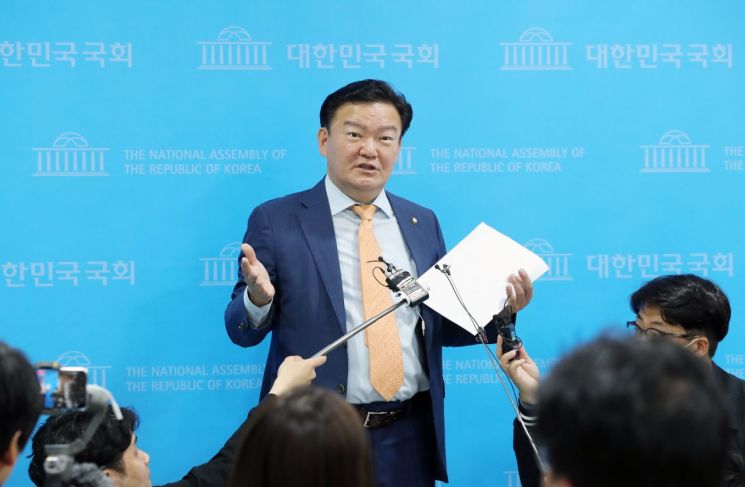 민경욱 "투표지 분류기에 통신 기능"…투표용지 입수경로 묻자 말 아껴