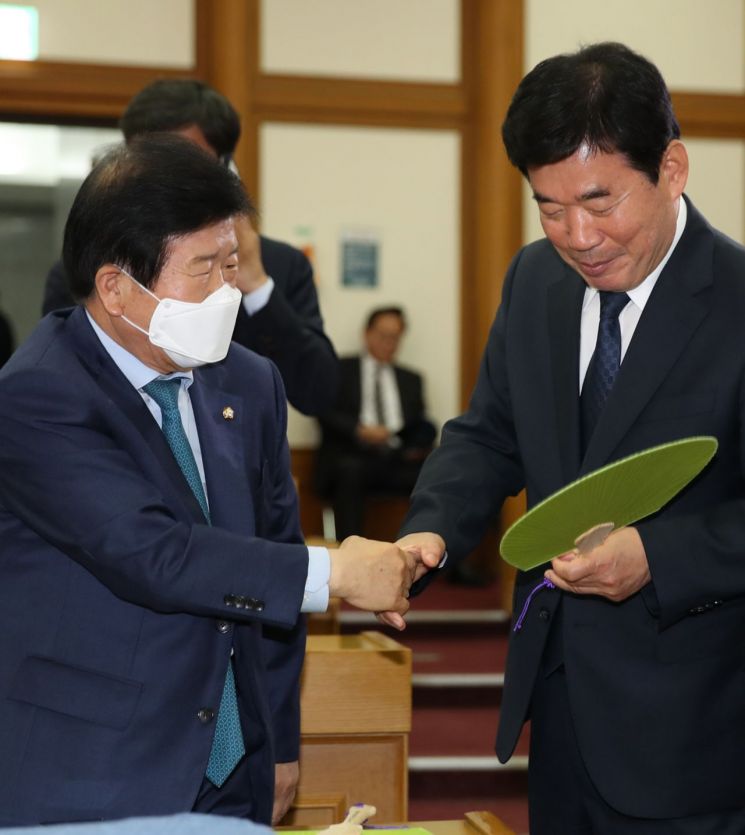 국회의장 후보 등록 미룬 박병석·김진표…합의 추대로 가나