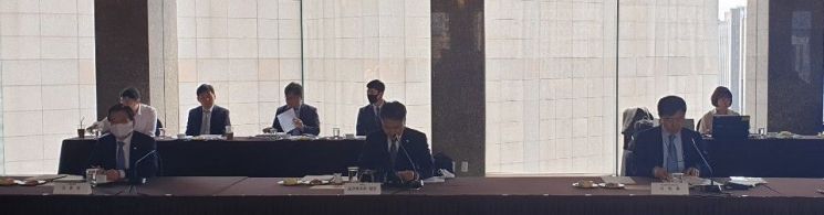 국민연금 "국내주식 비중 축소...해외투자 확대"