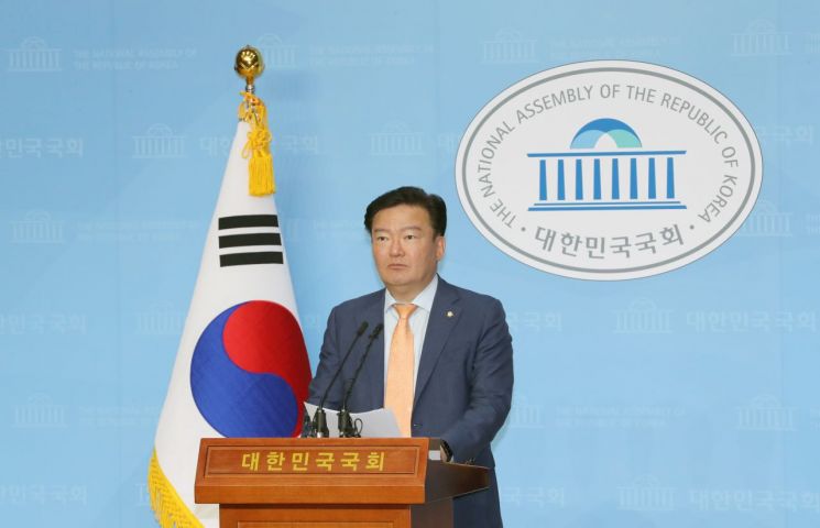 [종합]"기표 마친 투표용지, 파쇄된 채 발견" 민경욱, 검찰 출석 앞두고 기자회견