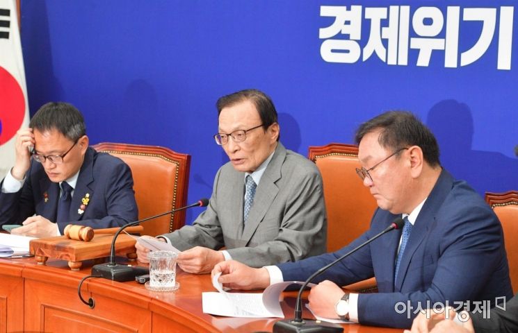 이해찬 더불어민주당 대표가 22일 국회에서 열린 최고위원회의에 참석, 모두발언을 하고 있다./윤동주 기자 doso7@