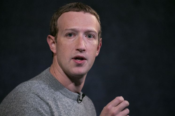 트럼프 옹호했다가…역풍 맞는 저커버그 페이스북 CEO