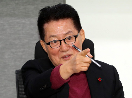 박지원 "민주당, 윤미향 당선인 의원 되기 전 정리해야"
