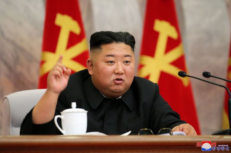 "핵 전쟁 억제력 강화"…김정은, 당 중앙군사위 회의 주재(종합)