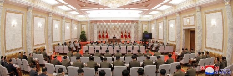"핵 전쟁 억제력 강화"…김정은, 당 중앙군사위 회의 주재(종합)