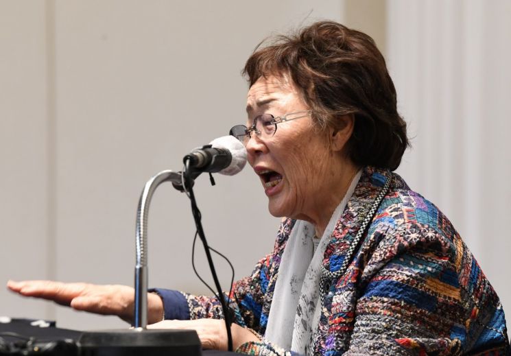 일본군 위안부 피해자 이용수(92) 할머니가 25일 오후 대구 수성구 만촌동 인터불고 호텔에서 기자회견을 하고 있다 [이미지출처=연합뉴스]