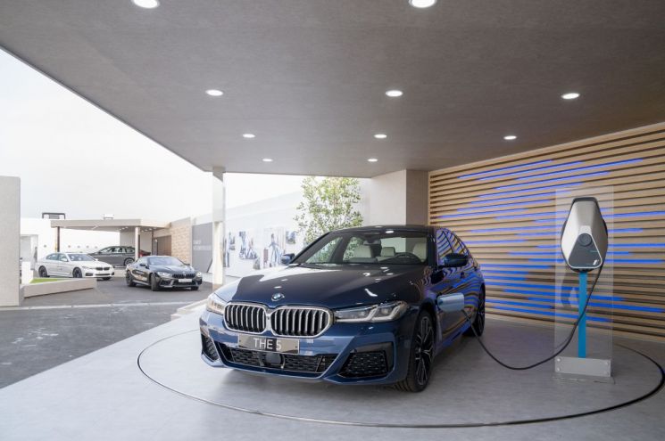코로나19 속 한국의 저력…BMW, 5·6 시리즈 국내서 전세계 첫 공개