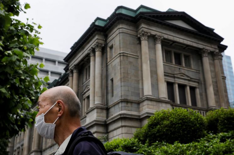 일본은행, 연내 日주식시장 최대주주 등극 전망…"ETF 대거 매입"