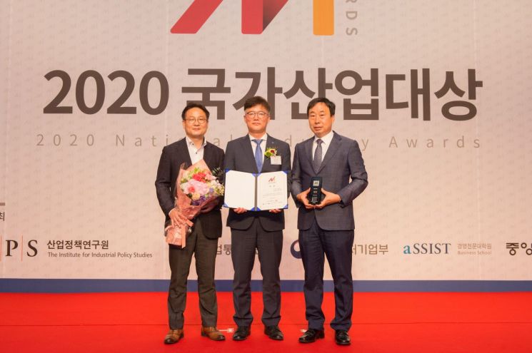 한국가스공사는28일 서울 서대문구 스위스그랜드호텔에서 열린 '2020 국가산업대상'에서 동반성장 부문 대상을 받았다.(사진제공=한국가스공사)