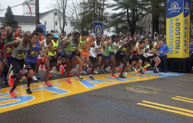 지난해 열린 보스톤 마라톤대회에서 선수들이 출발하고 있다. [이미지출처=AP연합뉴스]