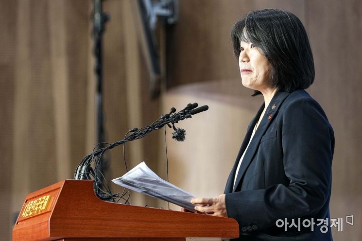 윤미향 "이용수 할머니, 만나주신다면 찾아가 용서 구할 것"