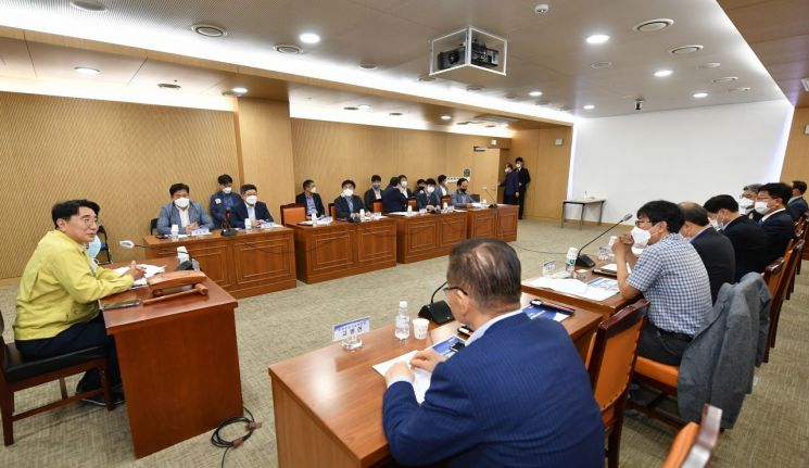 29일 열린 경상북도의 '고용안정 패키지사업' 추진협의회 회의 모습.
