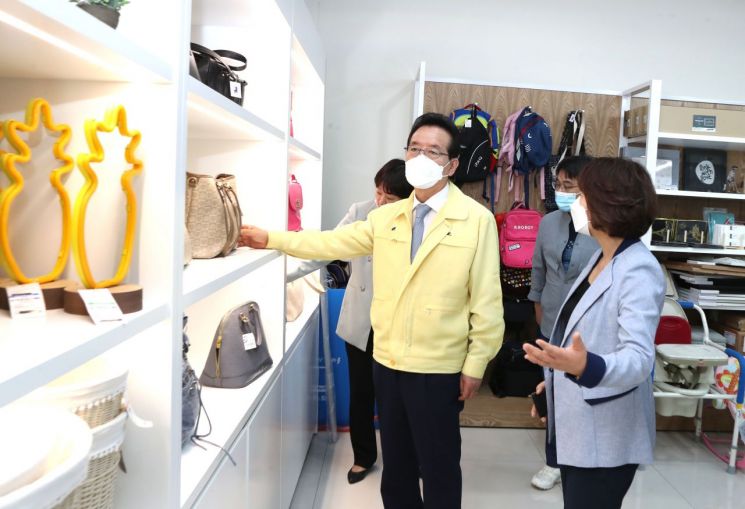 [포토]정순균 강남구청장, 강남세움장애인통합지원센터 방문