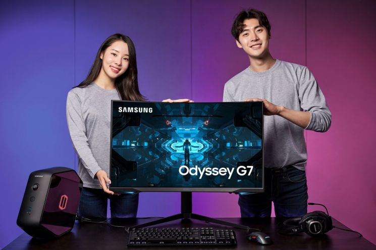 三星電子在韓國推出業界首個1000R曲率遊戲顯示器“ Odyssey G7”