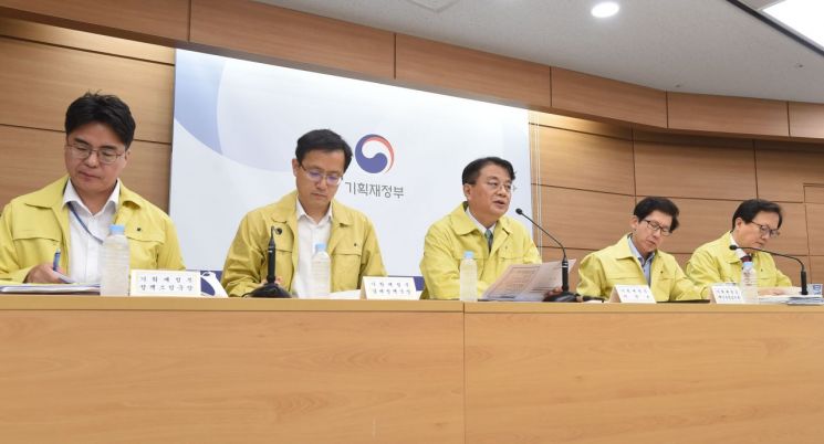 1684억원 소비쿠폰 푼다…시설투자세액공제 10개→1개로 통합