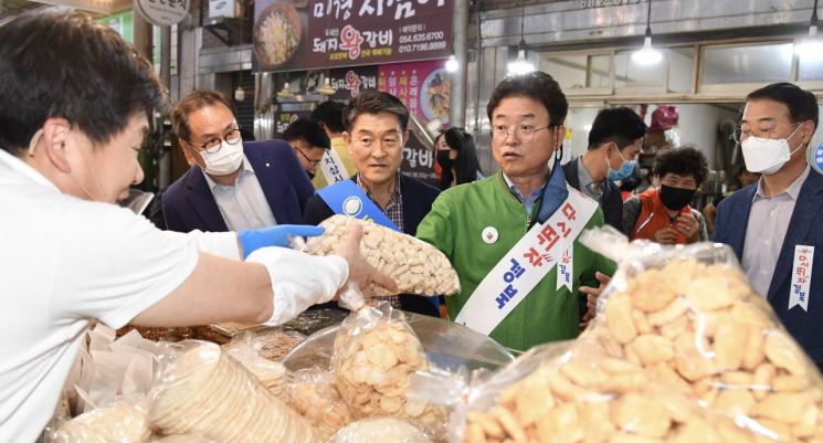 '가치삽시다 Y-세일' … 경북 영주 전통시장서 시작된 '상권 회복운동' 