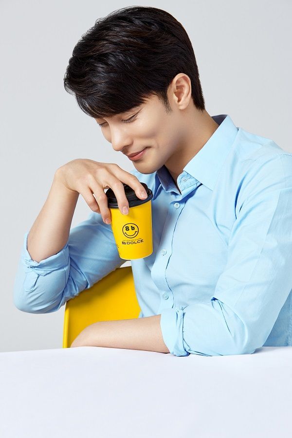 성훈, 에잇비돌체 디저트 카페 스윗하게 접수