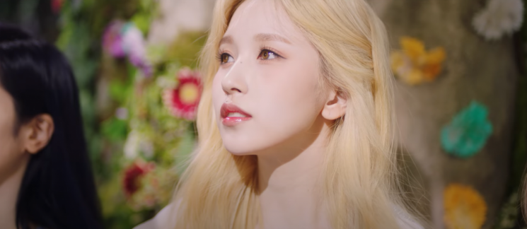 트와이스 메이크업, 포인트는 #큐트 블러셔 #유리알 입술