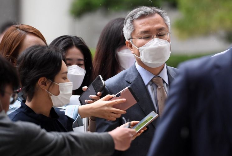 최강욱 "검찰, 자기반성해야…그렇지 않으면 공수처 수사대상 될 것"