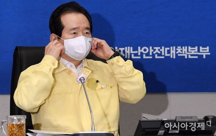 [포토] 마스크 벗는 정세균 총리