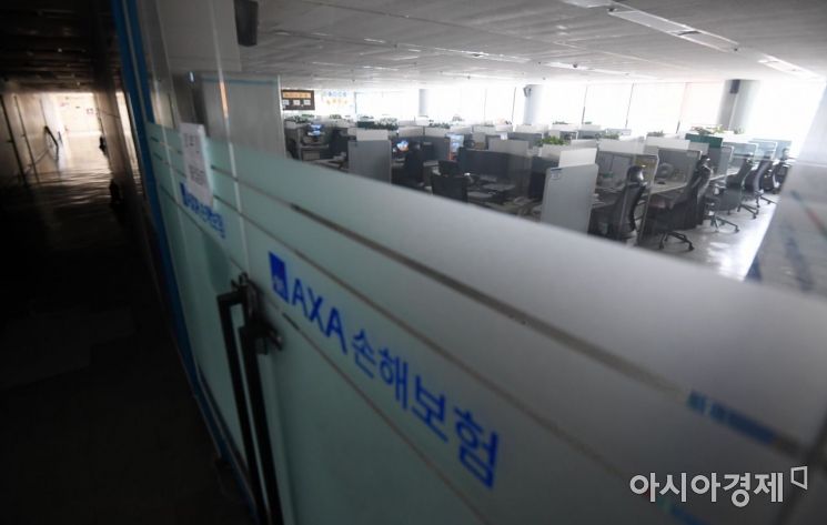 [포토] 폐쇄 조치로 텅 빈 콜센터