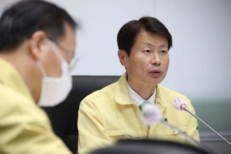 김강립 중앙재난안전대책본부 제1총괄조정관(보건복지부 차관)이 4일 오전 정부서울청사 재난상황실에서 열린 신종 코로나바이러스 감염증(코로나19) 대응 중앙재난안전대책본부 회의에서 발언하고 있다.<이미지:연합뉴스>