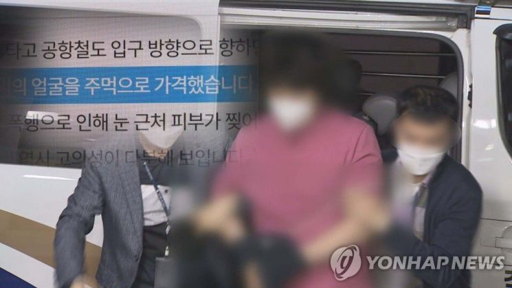 서울역에서 30대 여성의 얼굴을 때려 상해를 입힌 뒤 도주한 혐의를 받는 이 모(32) 씨에 대해 경찰이 3일 구속영장을 신청했다. / 사진=연합뉴스