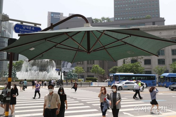[포토]시원한 그늘막으로 