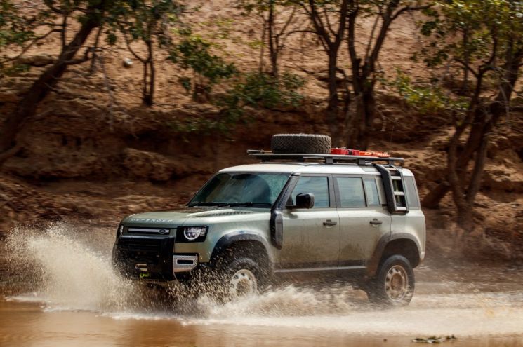 정통 오프로더, 랜드로버 '올 유 디펜더' 사전계약 실시
