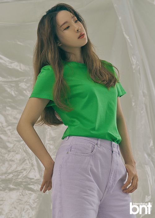 전지윤, 청초함과 과감함 사이