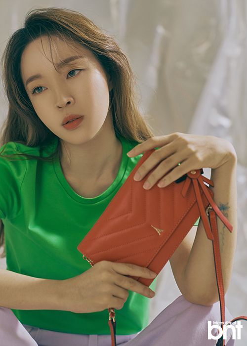 전지윤, 청초함과 과감함 사이