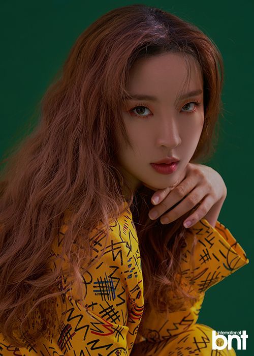 전지윤, 청초함과 과감함 사이