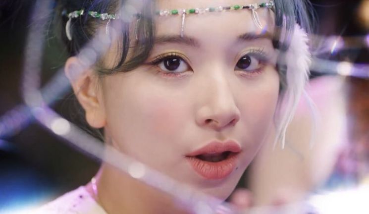 사진=트와이스 'MORE & MORE' M/V 캡처