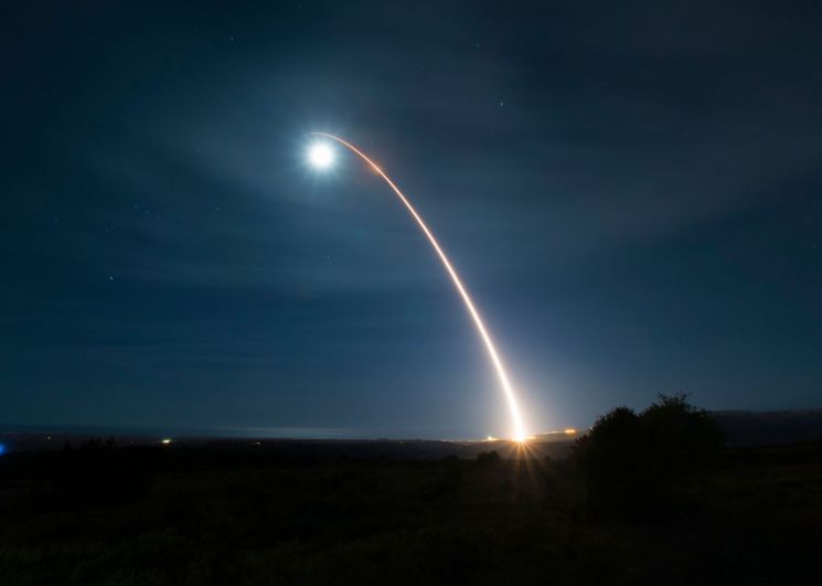 지난 2월 미국 캘리포니아주 반덴버그 미 공군기지에서 시험발사된 대륙간탄도미사일(ICBM) 미니트맨 3의 모습 [이미지출처=연합뉴스]