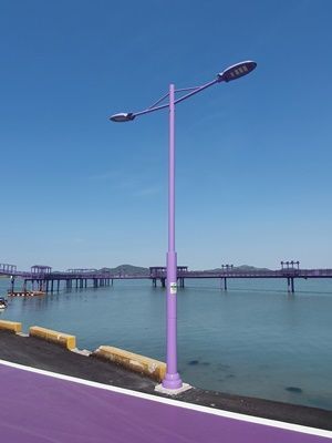 신안군은 노후 보안등을 고효율 LED 등으로 설치하는 등 섬 불 밝히기 사업을 진행하고 있다. (사진=신안군 제공)