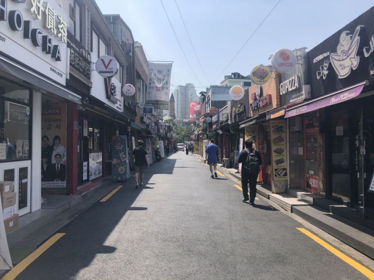 9일 오후 서울 동작구 노량진 학원가 골목. 수험생들이 바쁘게 지나가고 있다./사진=김수완 기자 suwan@asiae.co.kr