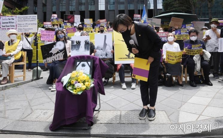 [기자수첩]할머니 떠난 정의연 '남은 숙제'